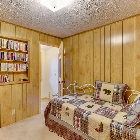 4 Bed 2 Bath Vacation Home In Whittier